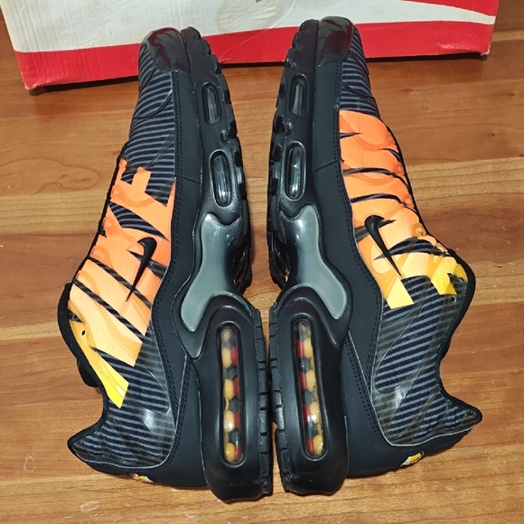 Nike Air Max Plus 'Mercurial Black Orange' - Picture 13 of 16
